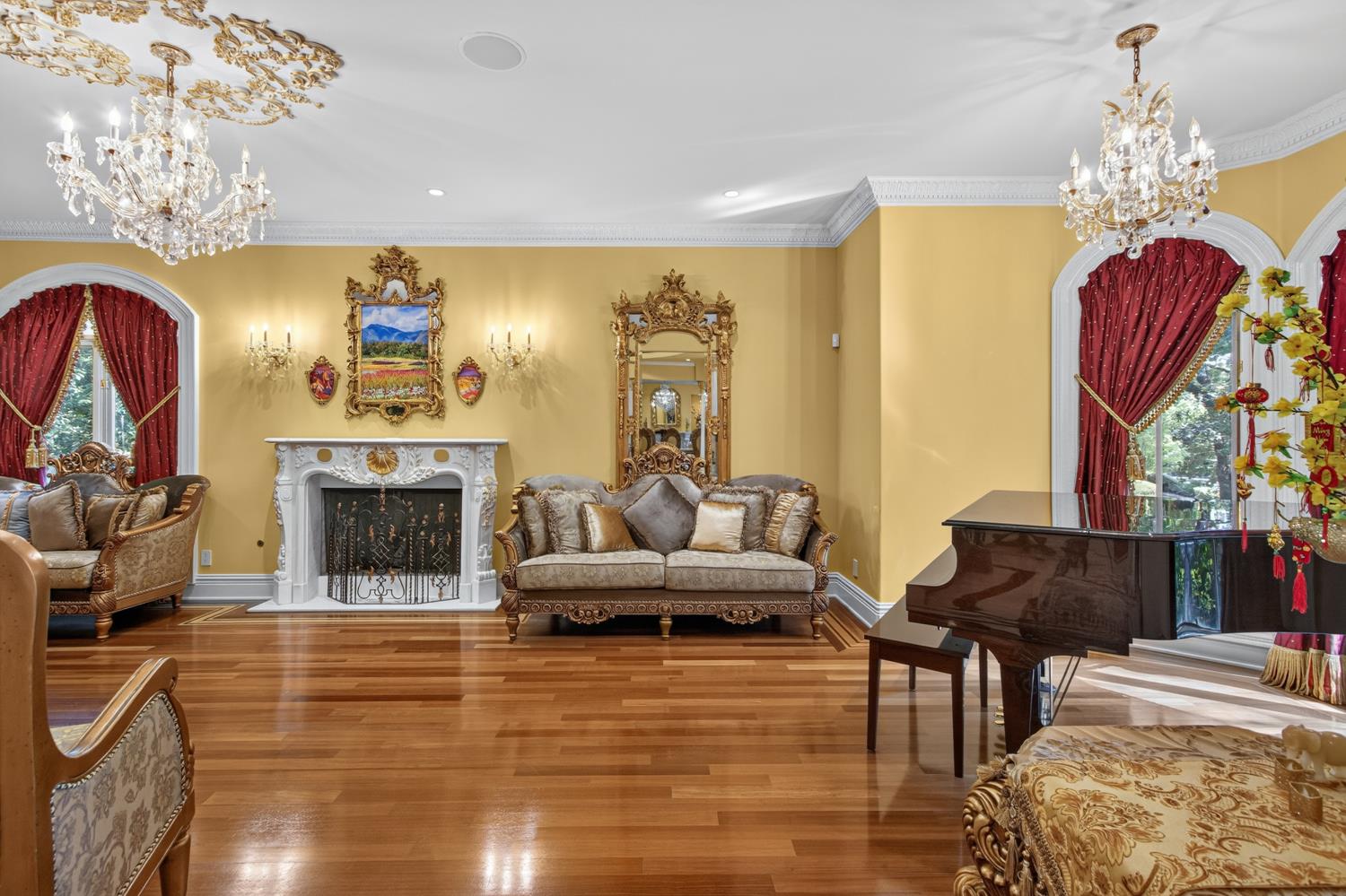 5021 JARDIN Lane