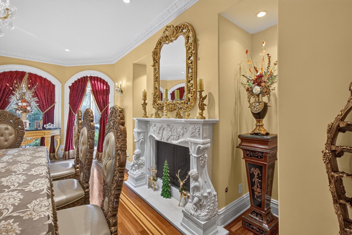 5021 JARDIN Lane