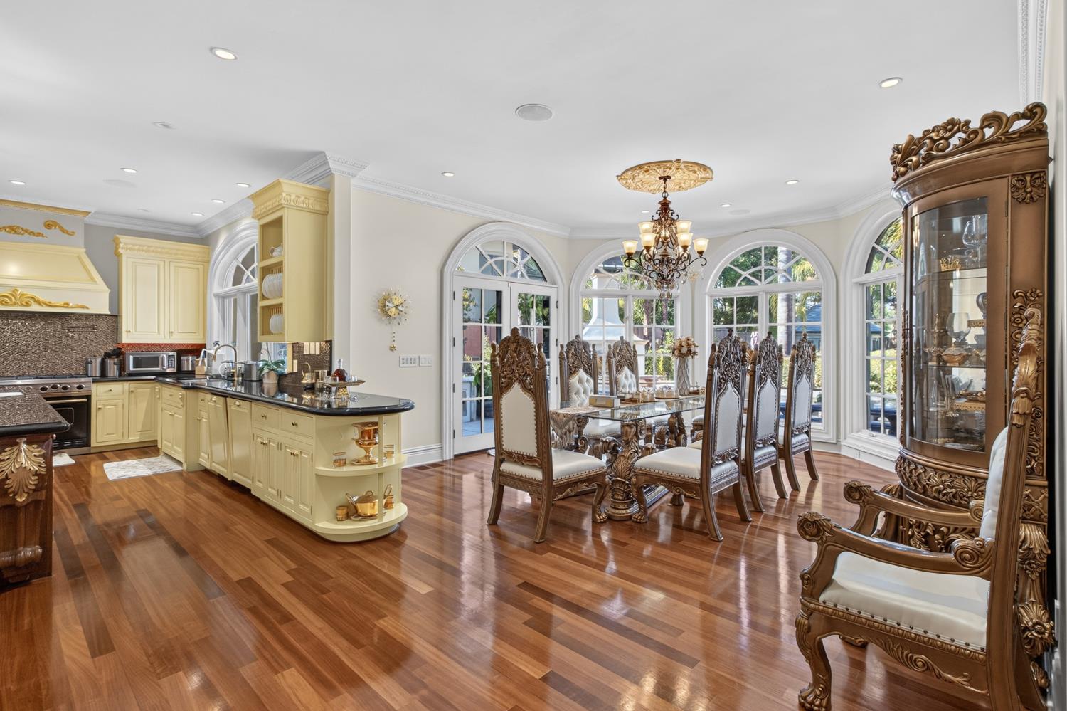 5021 JARDIN Lane