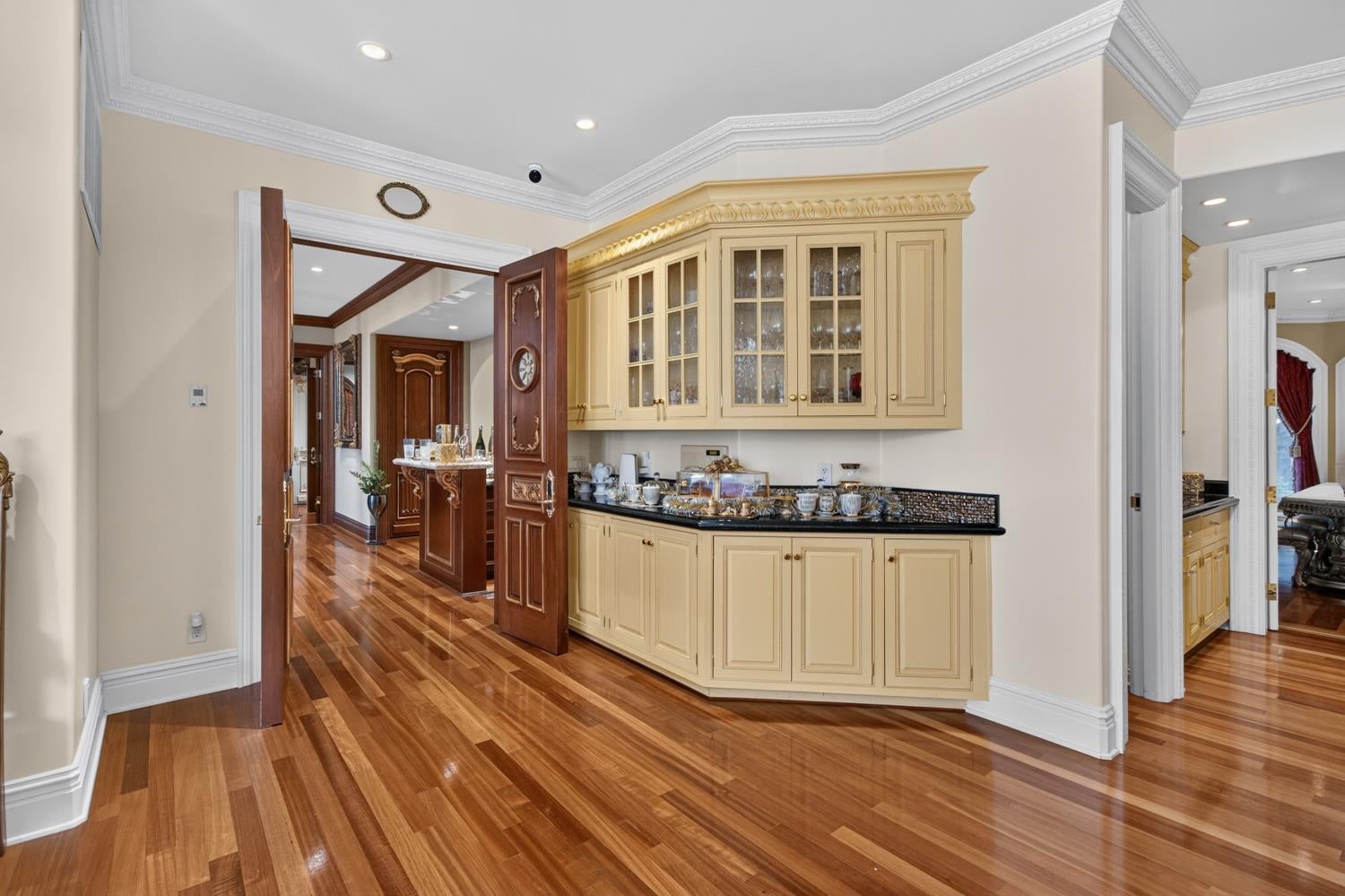 5021 JARDIN Lane