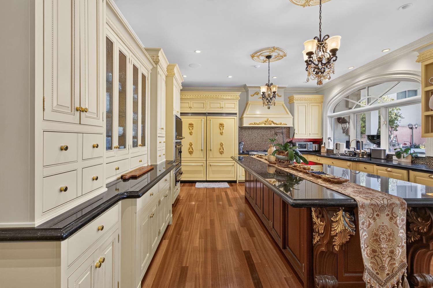 5021 JARDIN Lane