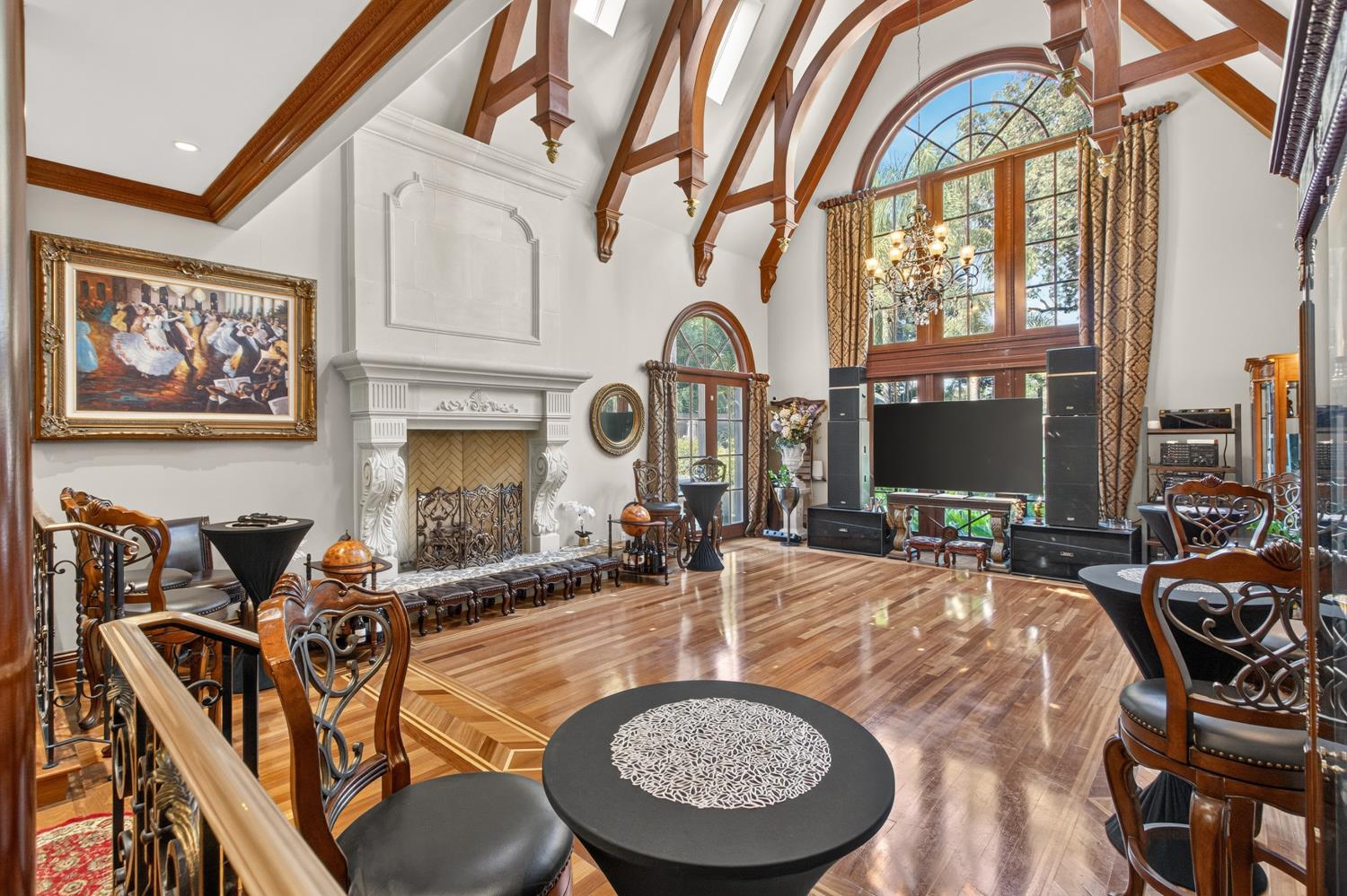 5021 JARDIN Lane