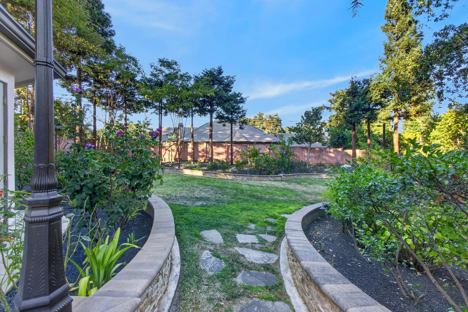 5021 JARDIN Lane