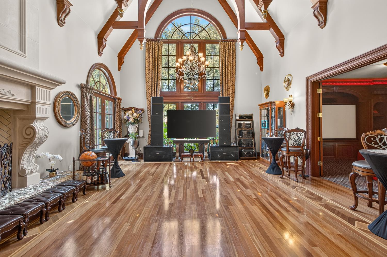 5021 JARDIN Lane
