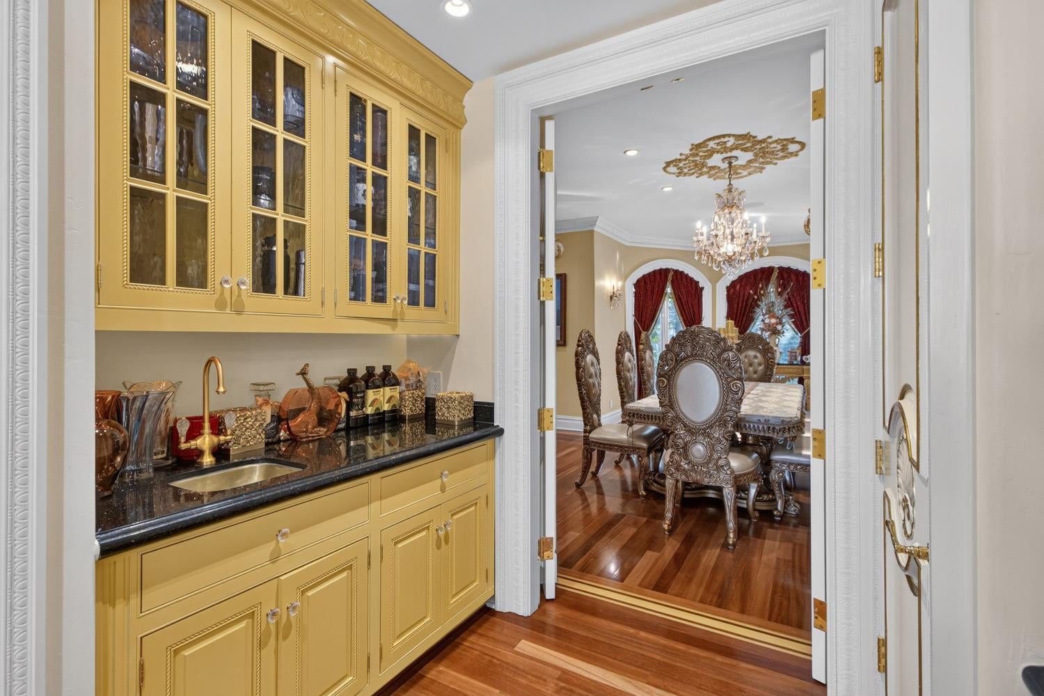 5021 JARDIN Lane