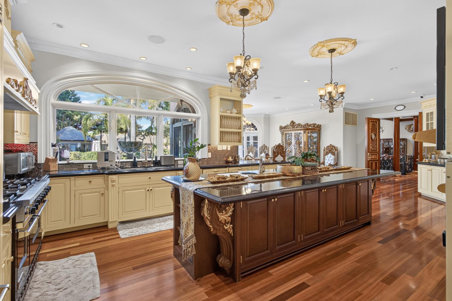 5021 JARDIN Lane
