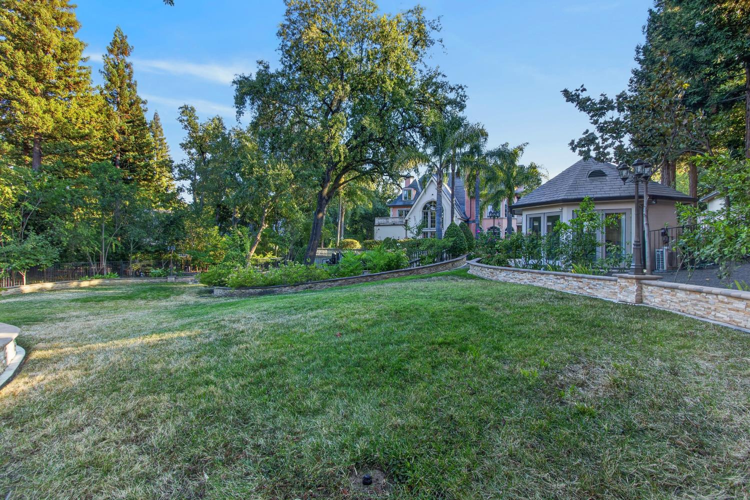 5021 JARDIN Lane