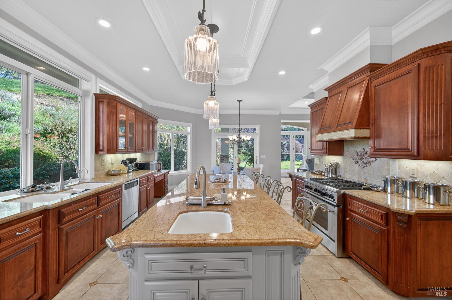 2054 PINECREST Court