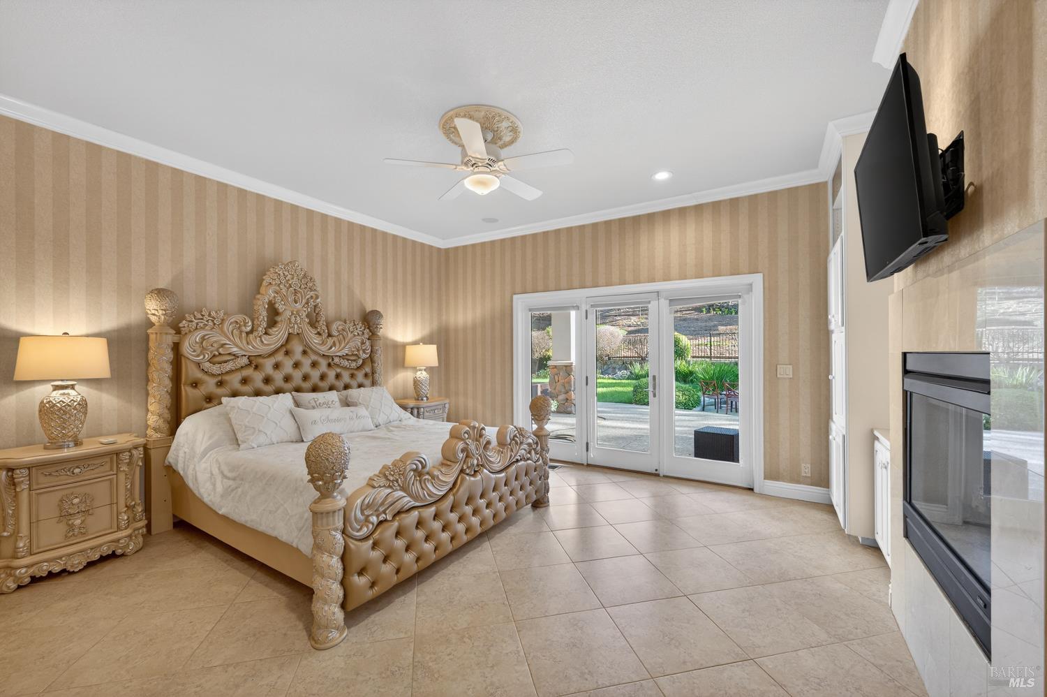 2054 PINECREST Court