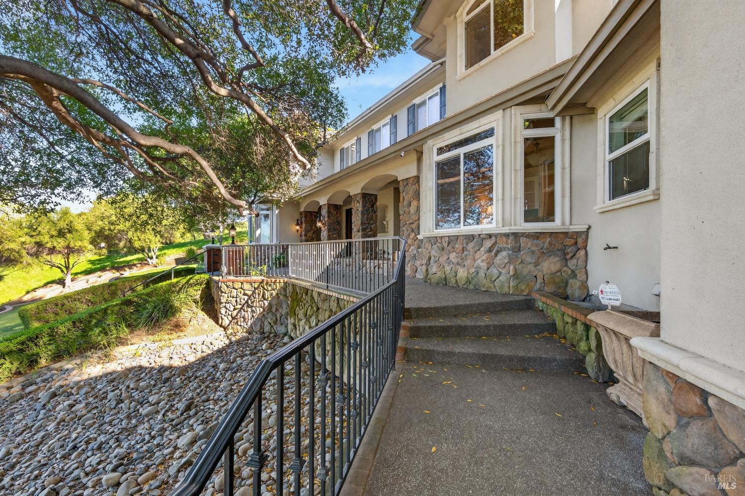 2054 PINECREST Court