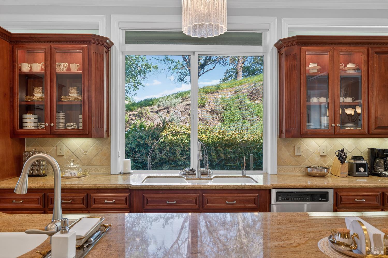 2054 PINECREST Court