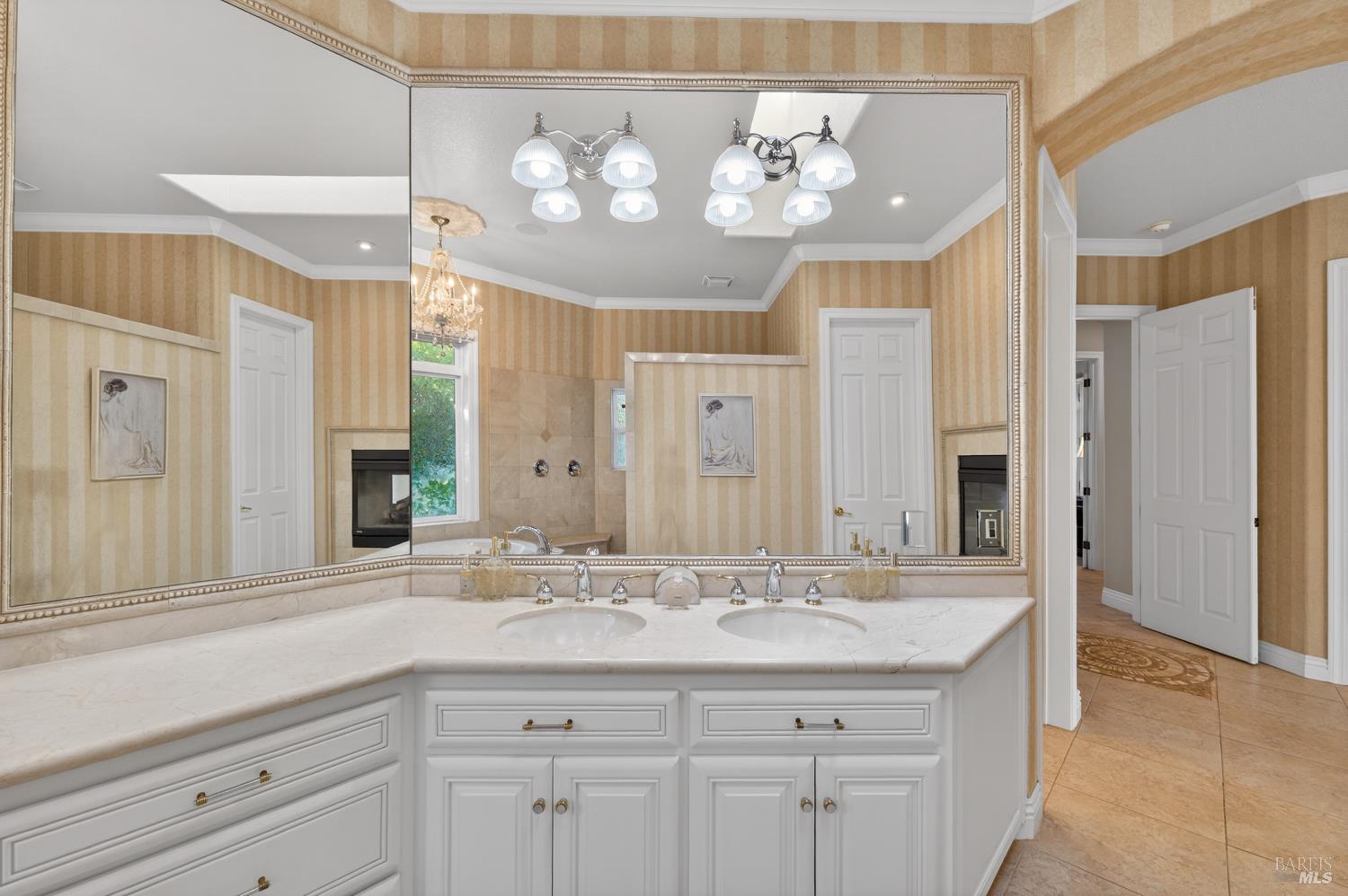 2054 PINECREST Court