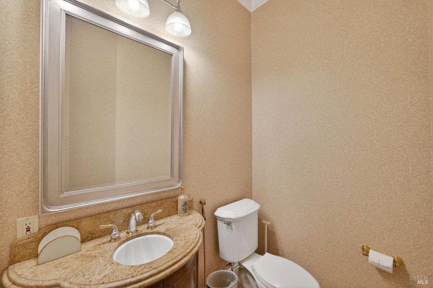 2054 PINECREST Court