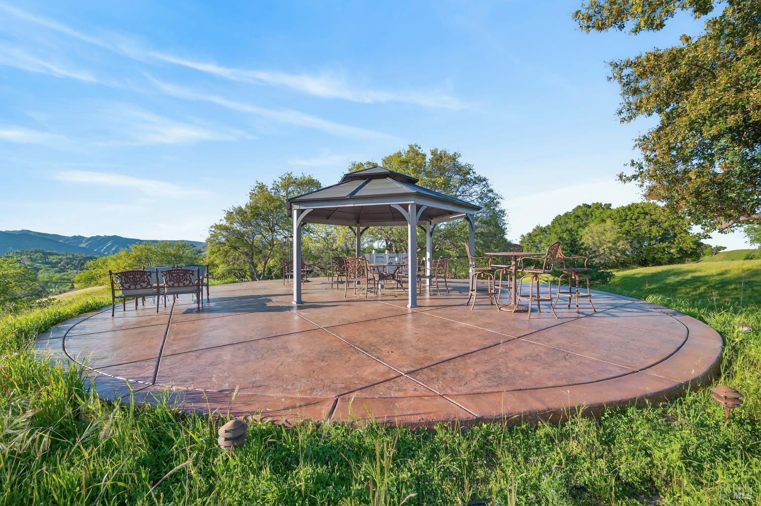 2054 PINECREST Court