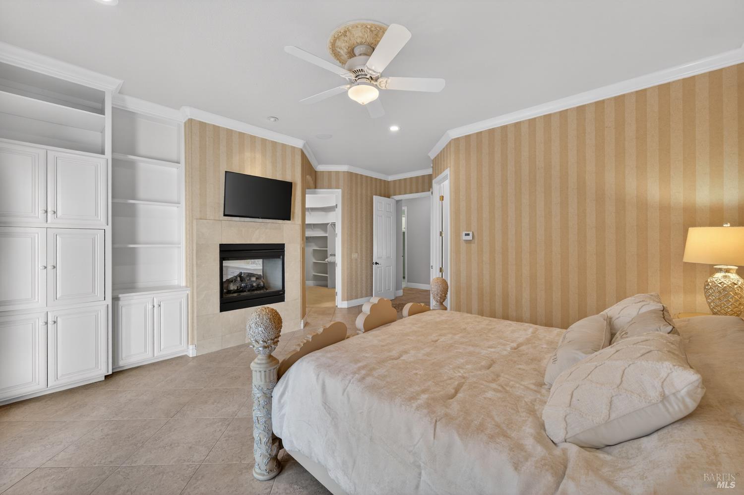 2054 PINECREST Court