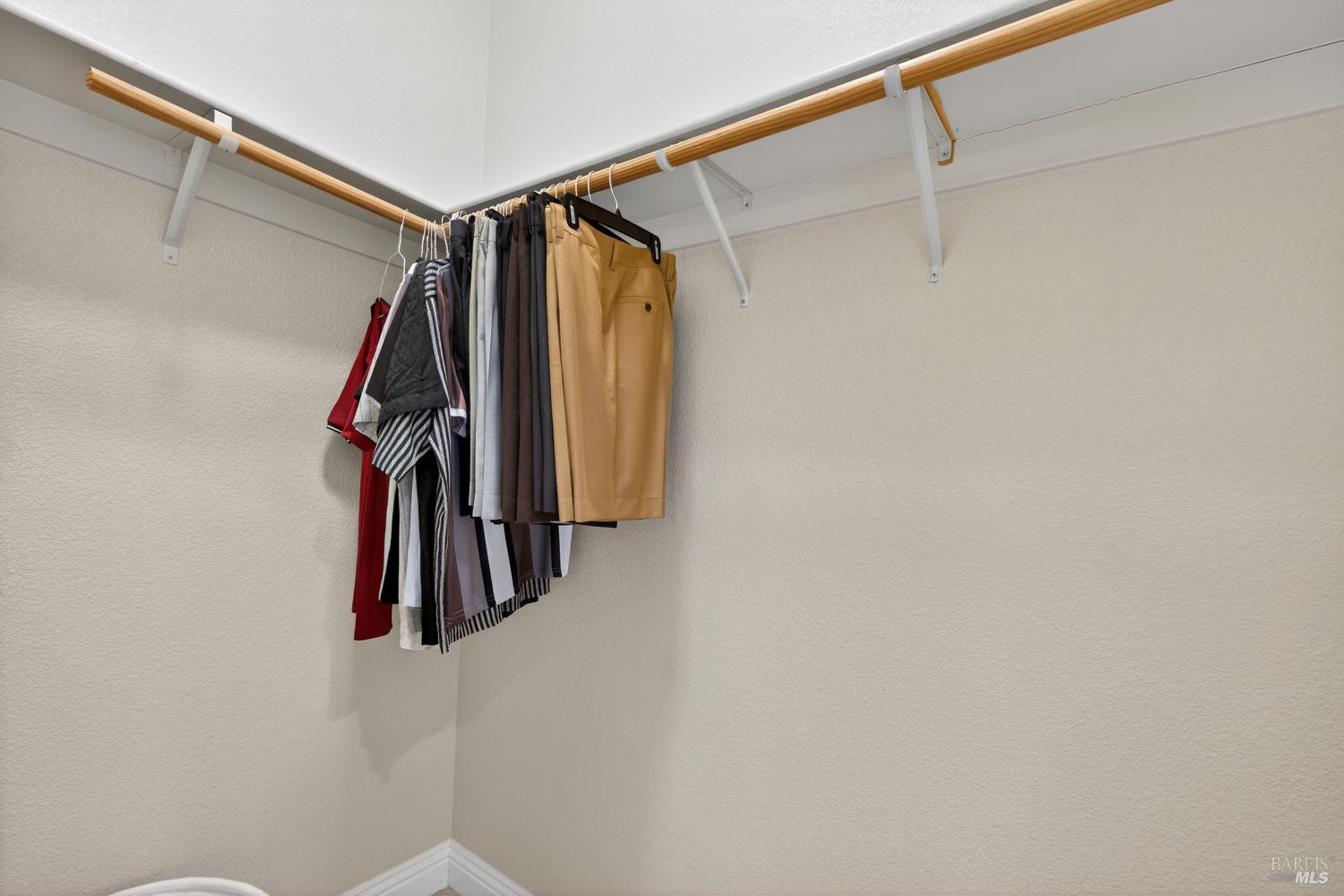 2054 PINECREST Court