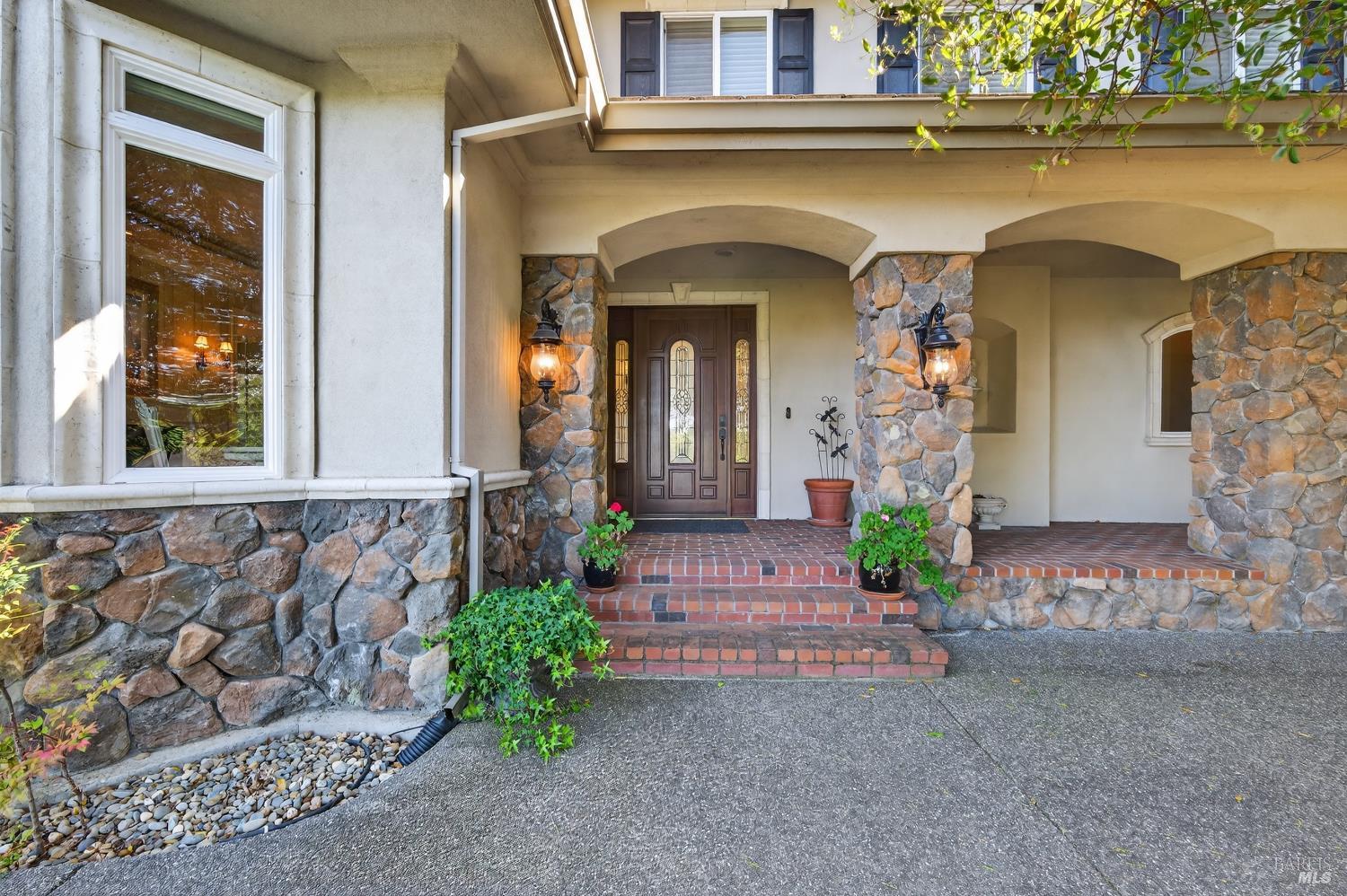 2054 PINECREST Court