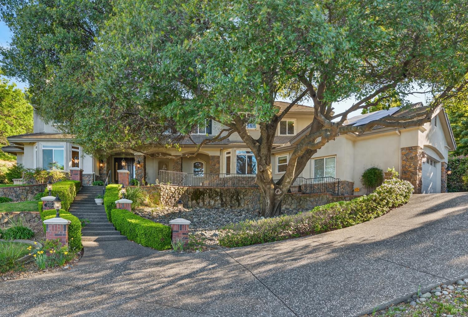 2054 PINECREST Court