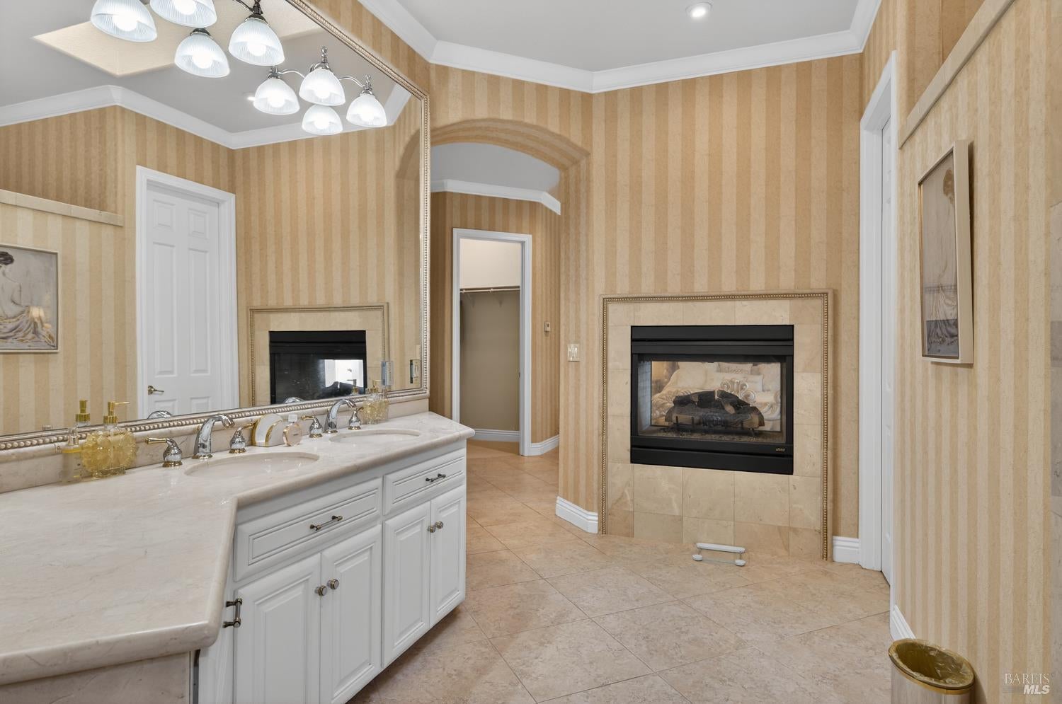 2054 PINECREST Court