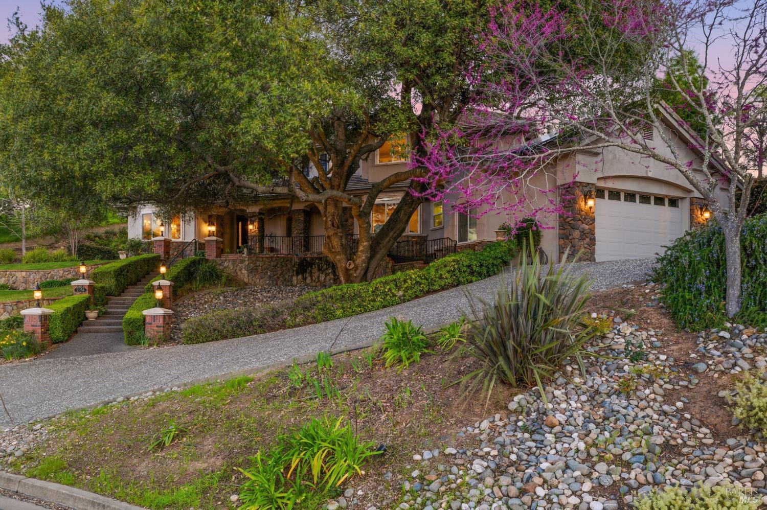 2054 PINECREST Court