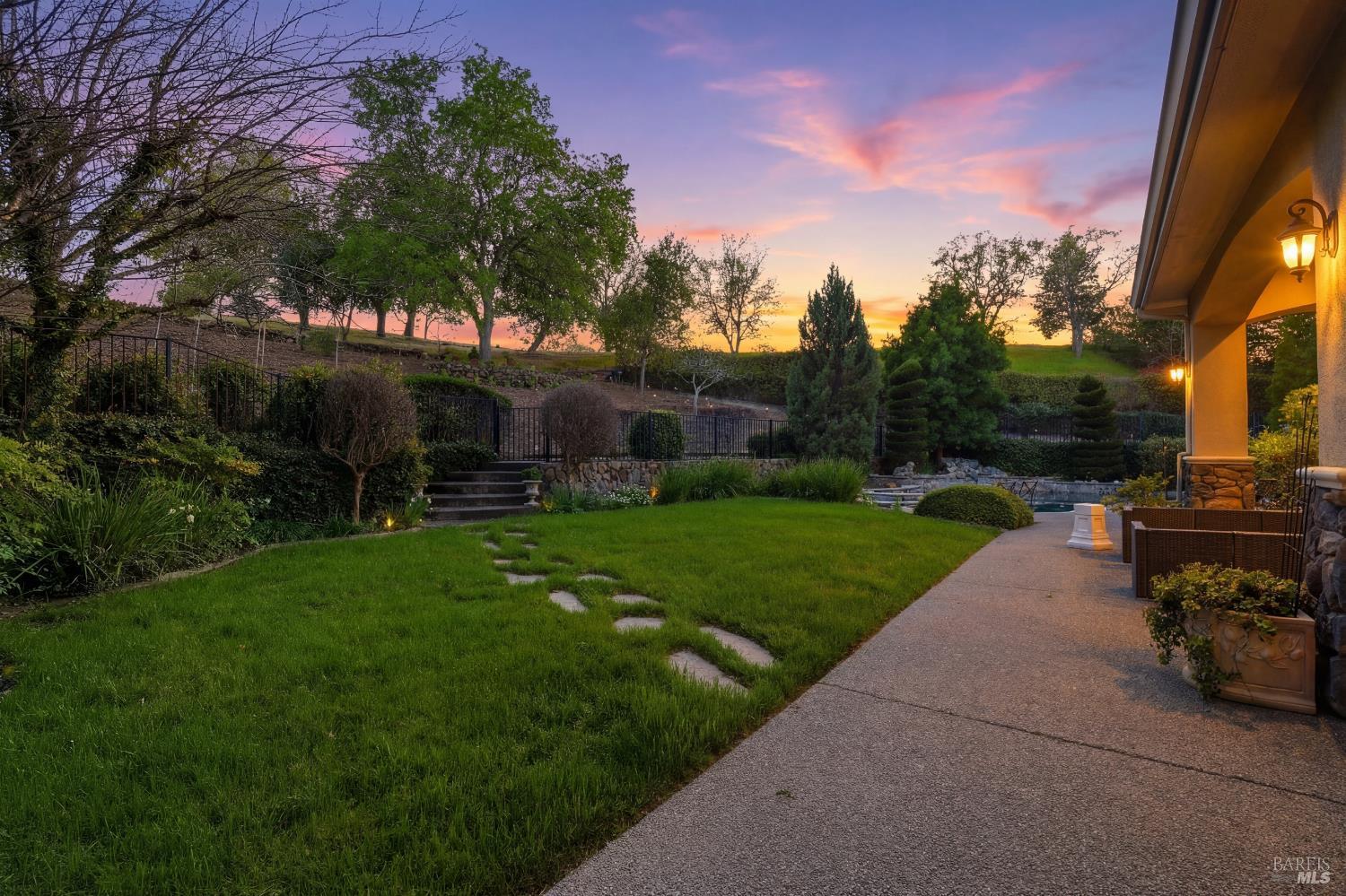 2054 PINECREST Court