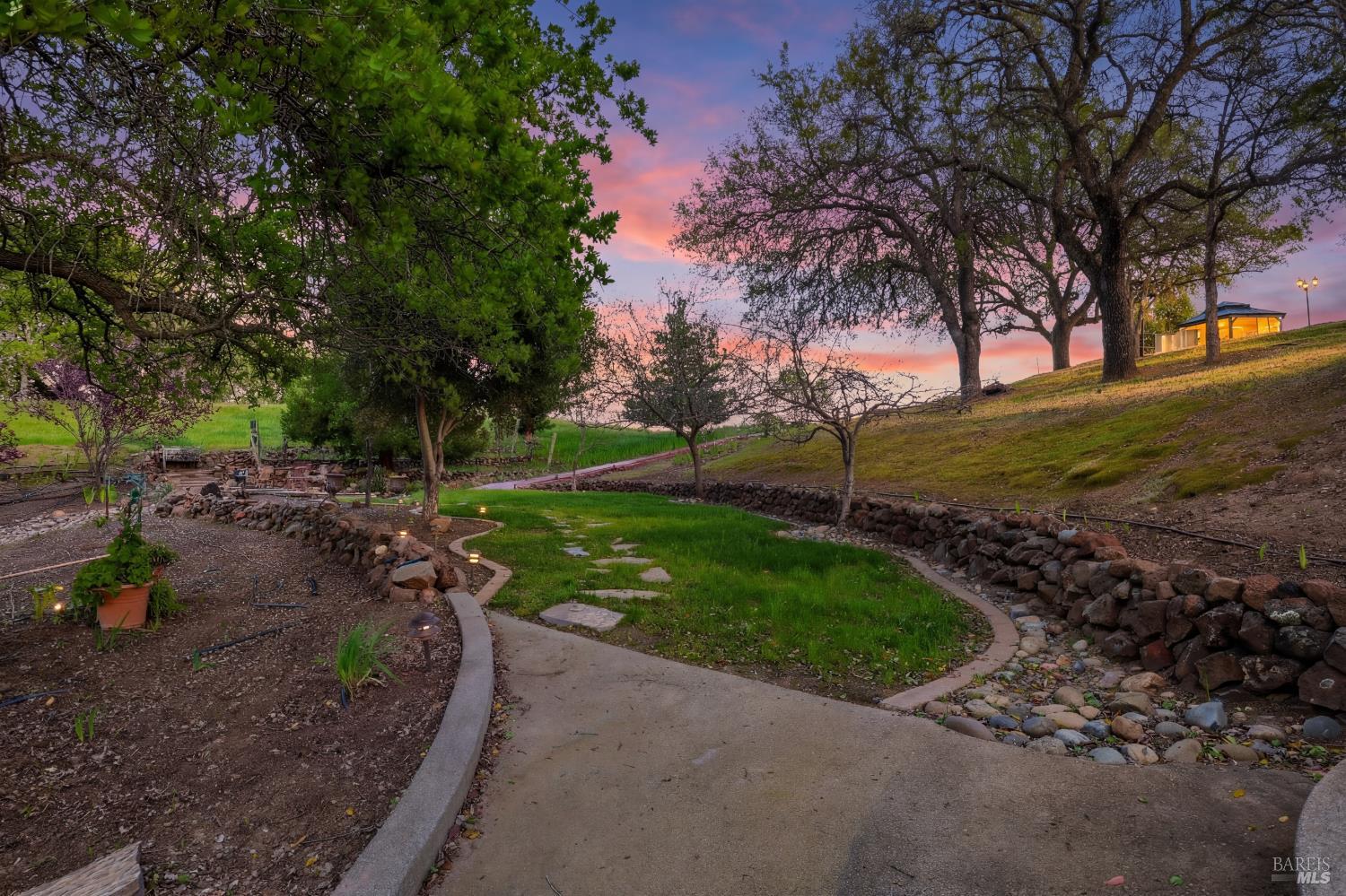 2054 PINECREST Court