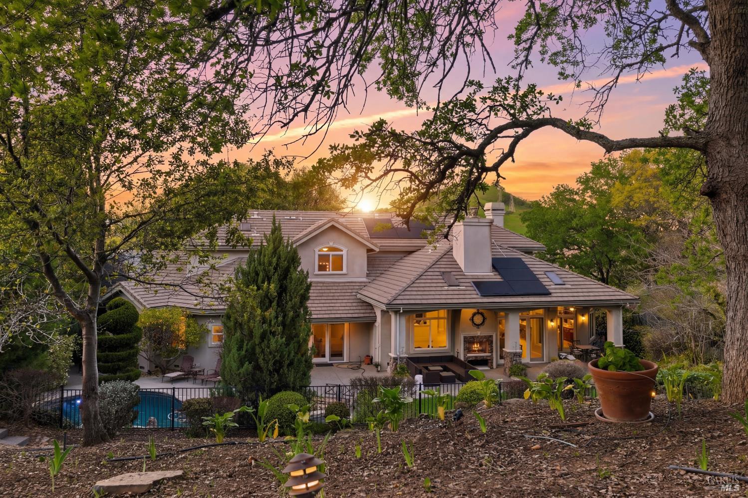 2054 PINECREST Court