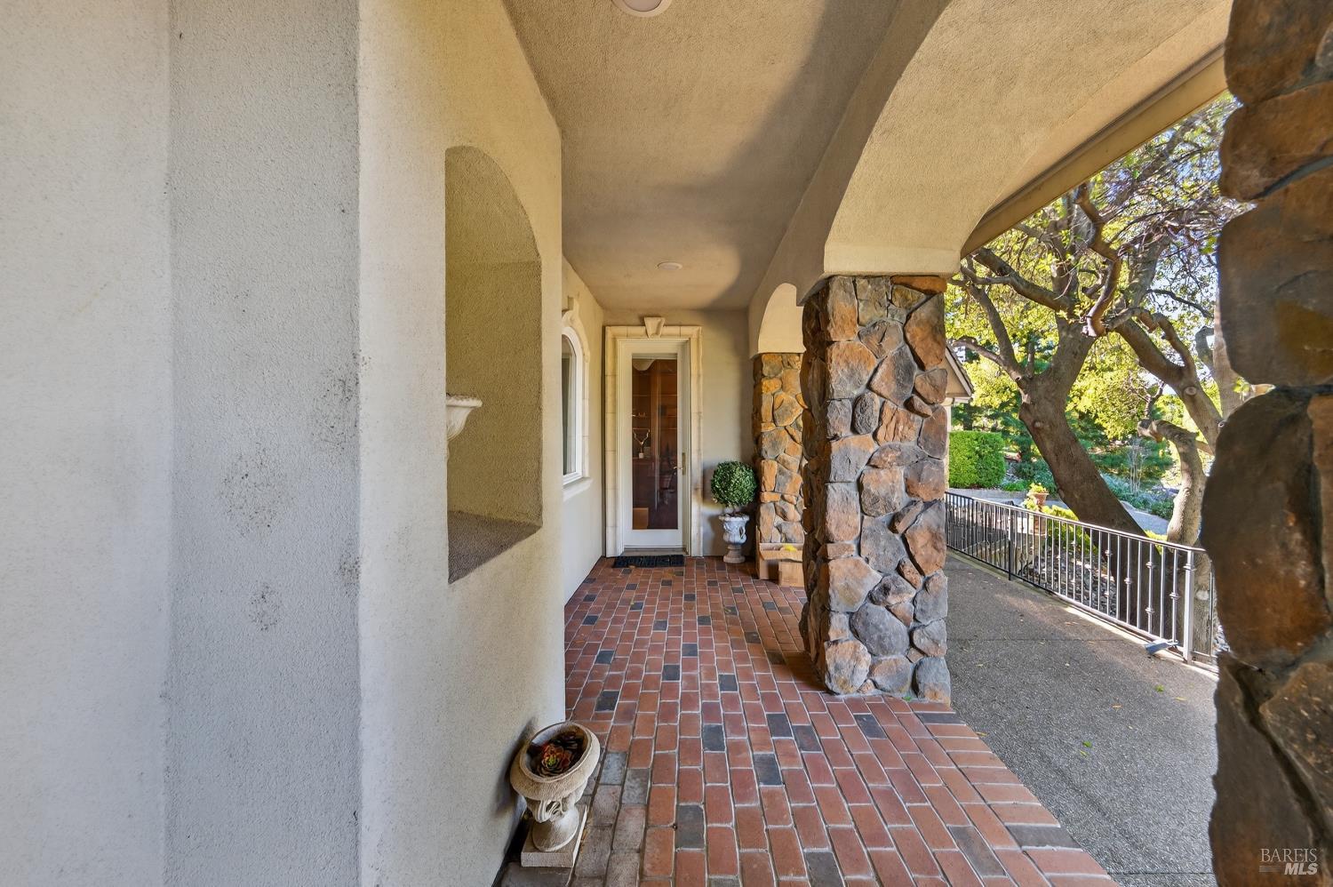 2054 PINECREST Court