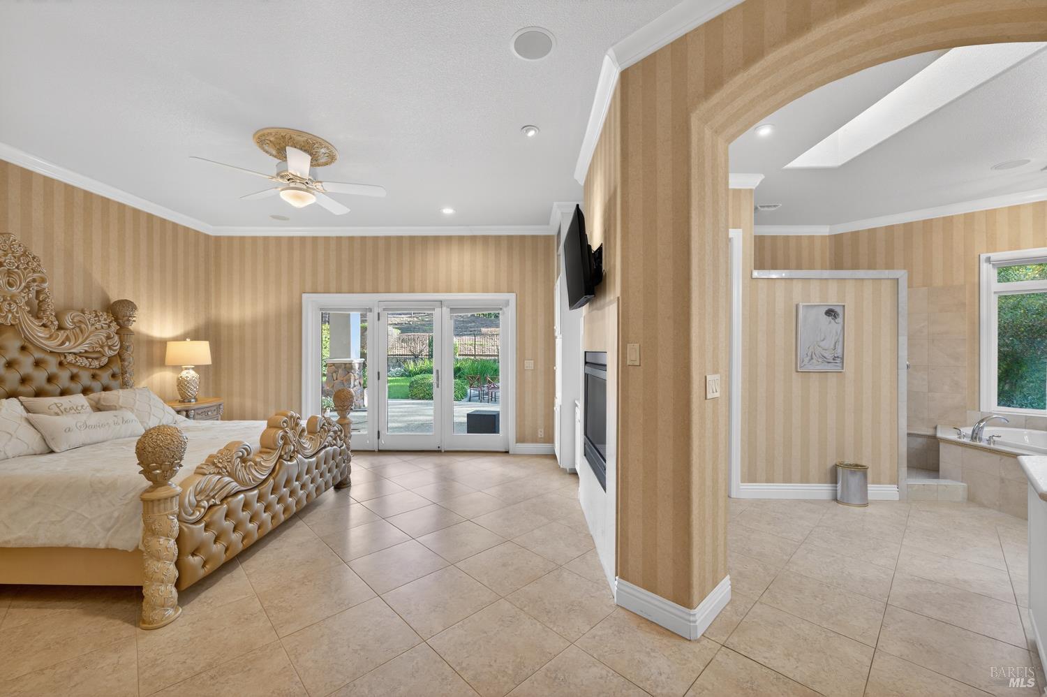 2054 PINECREST Court