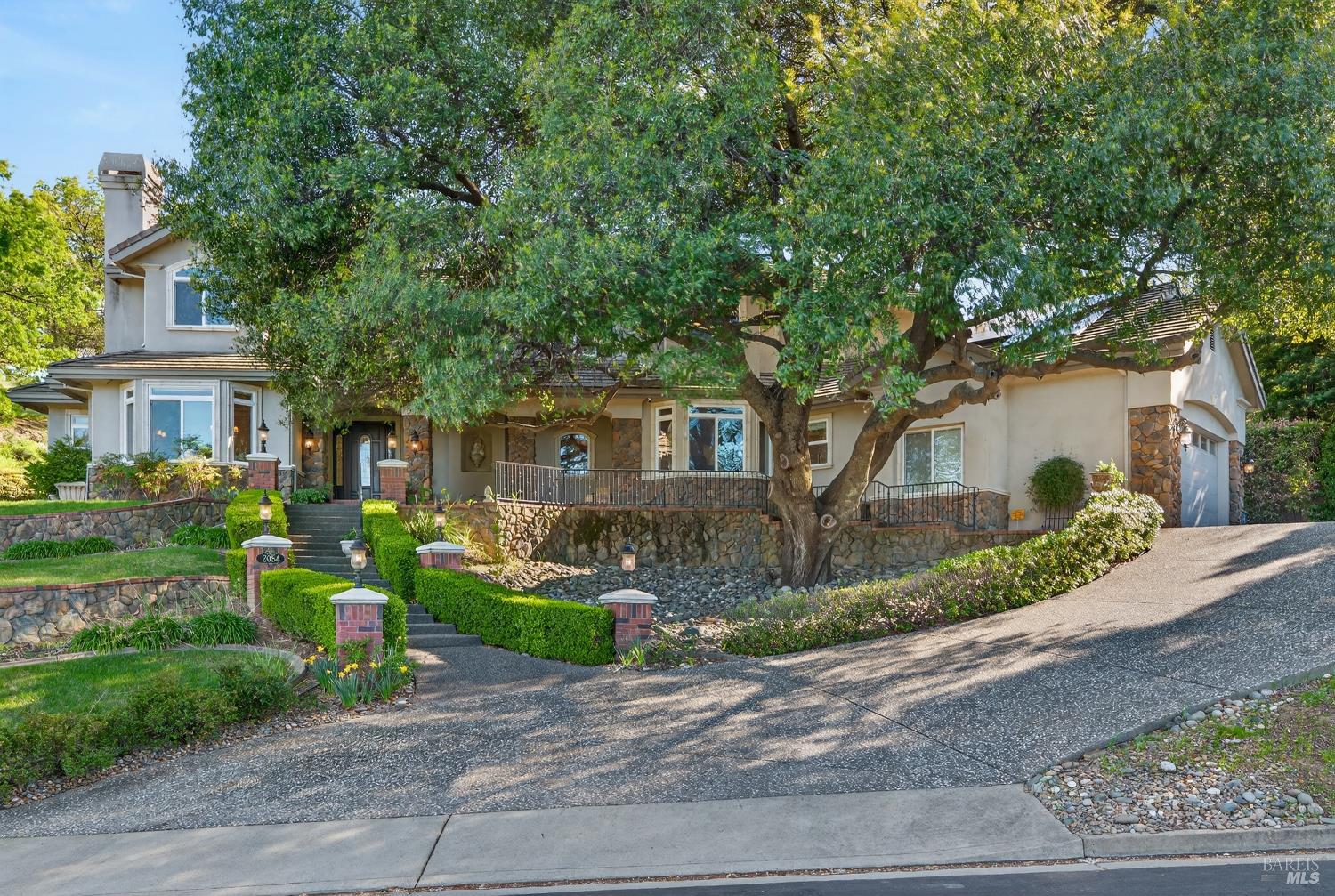 2054 PINECREST Court