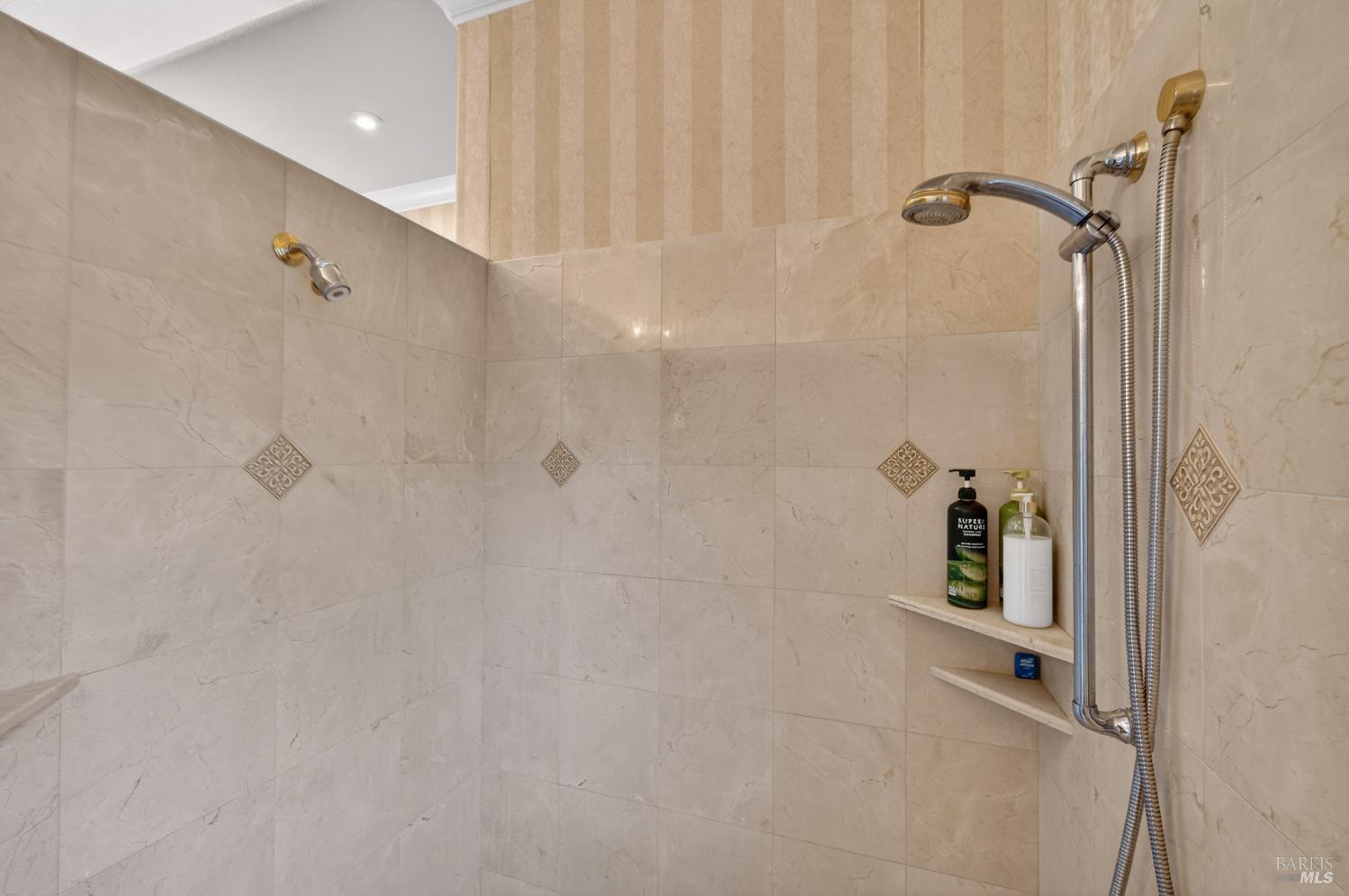 2054 PINECREST Court