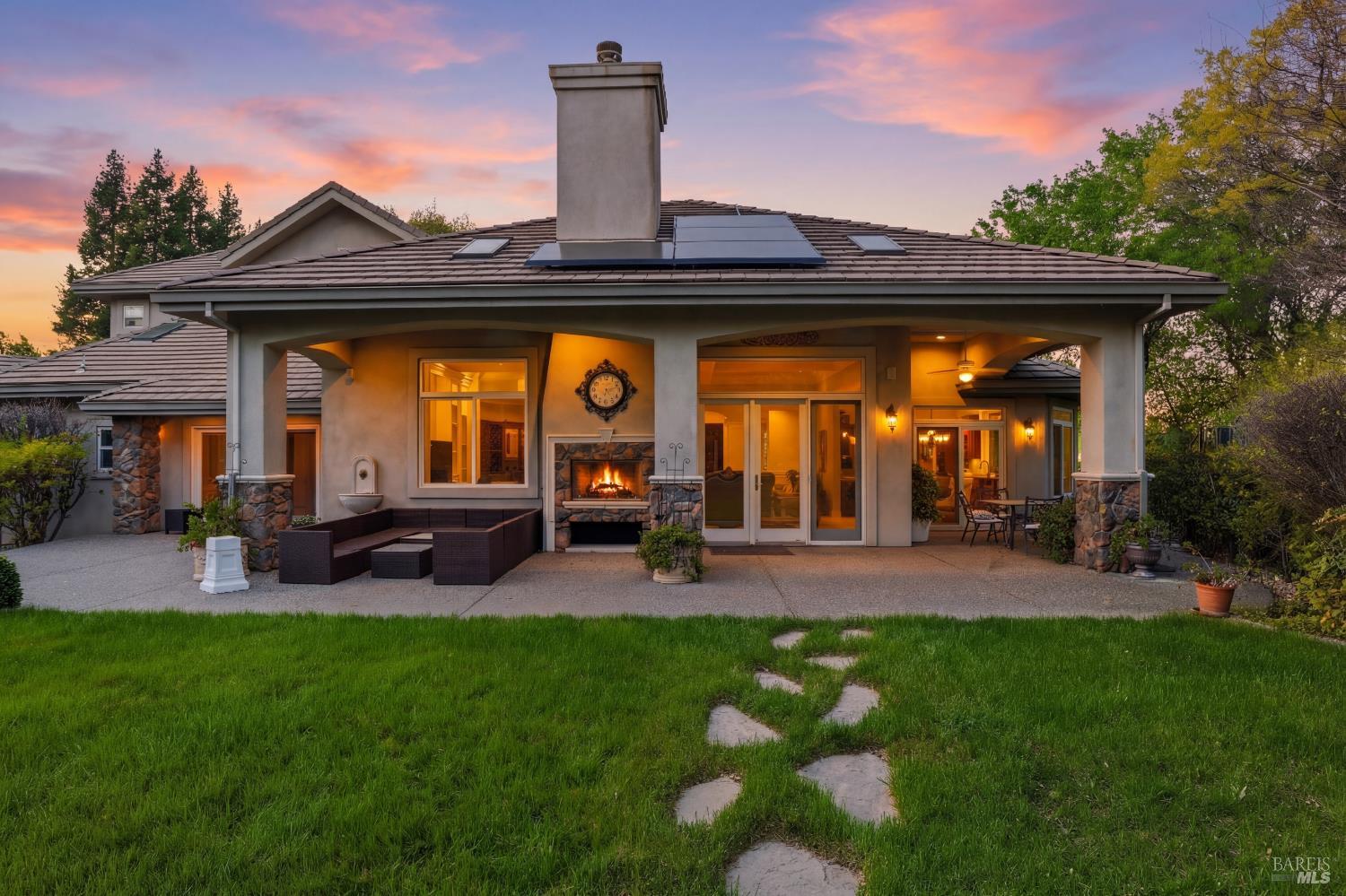 2054 PINECREST Court