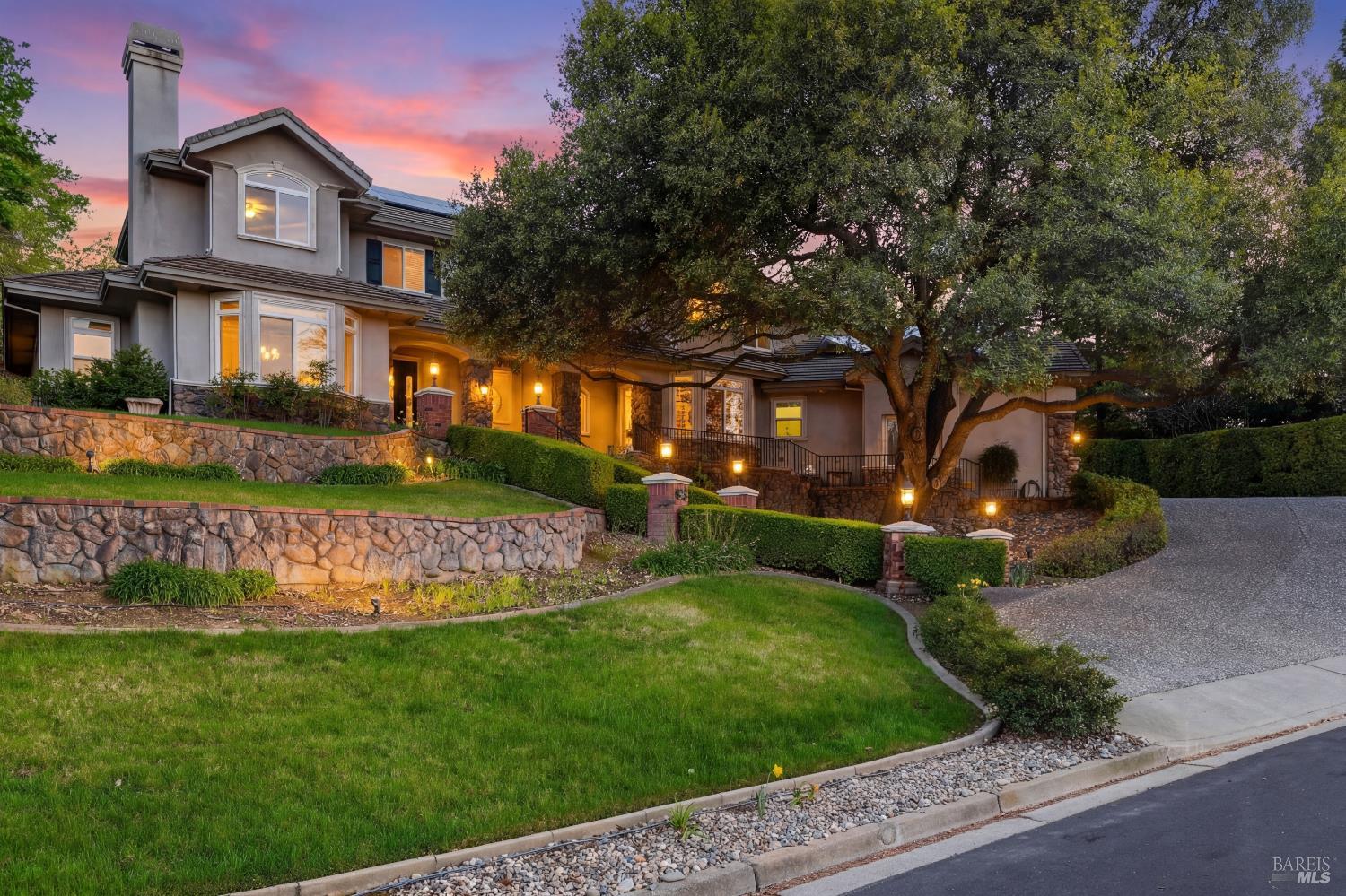 2054 PINECREST Court