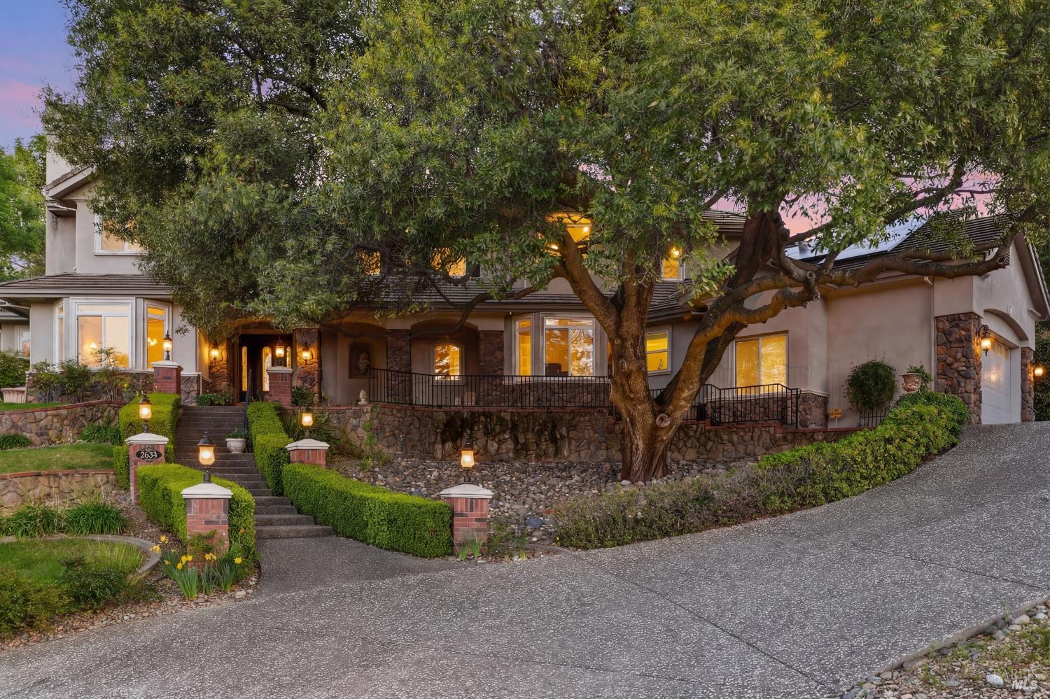 2054 PINECREST Court