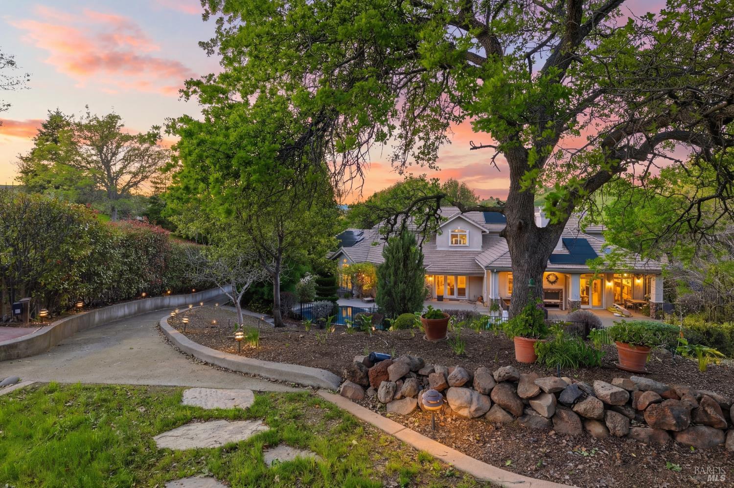 2054 PINECREST Court