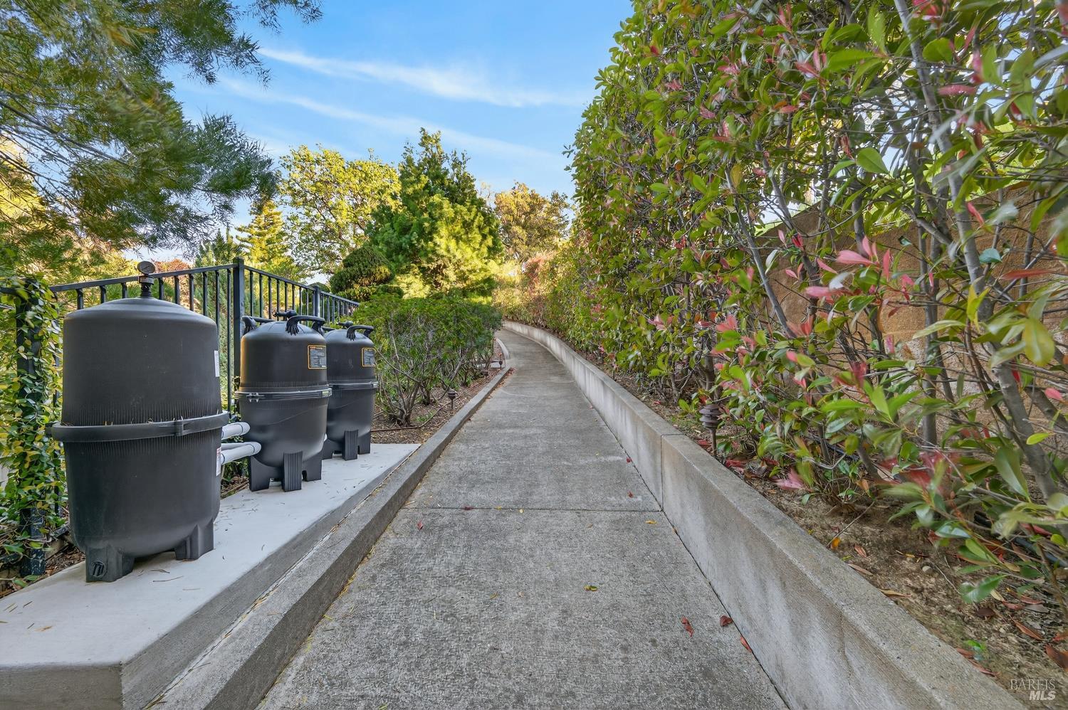 2054 PINECREST Court