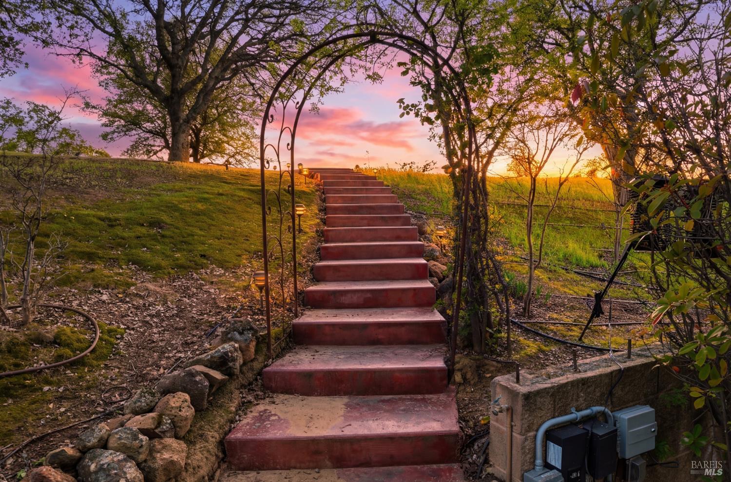 2054 PINECREST Court