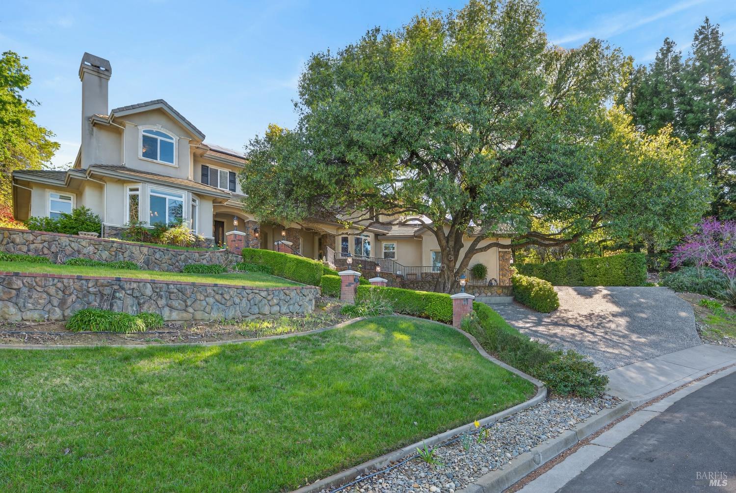 2054 PINECREST Court