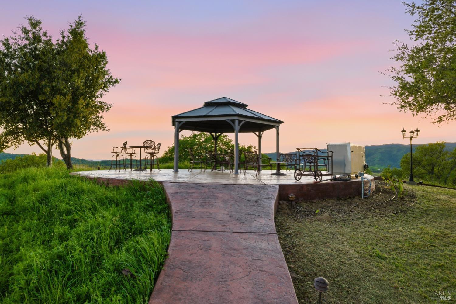 2054 PINECREST Court