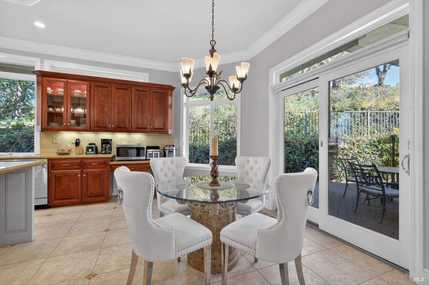 2054 PINECREST Court