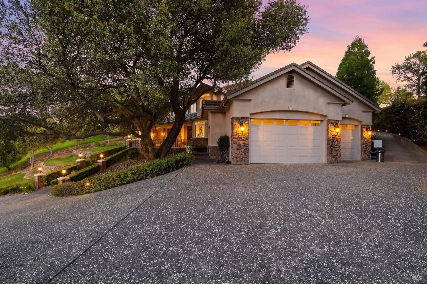 2054 PINECREST Court