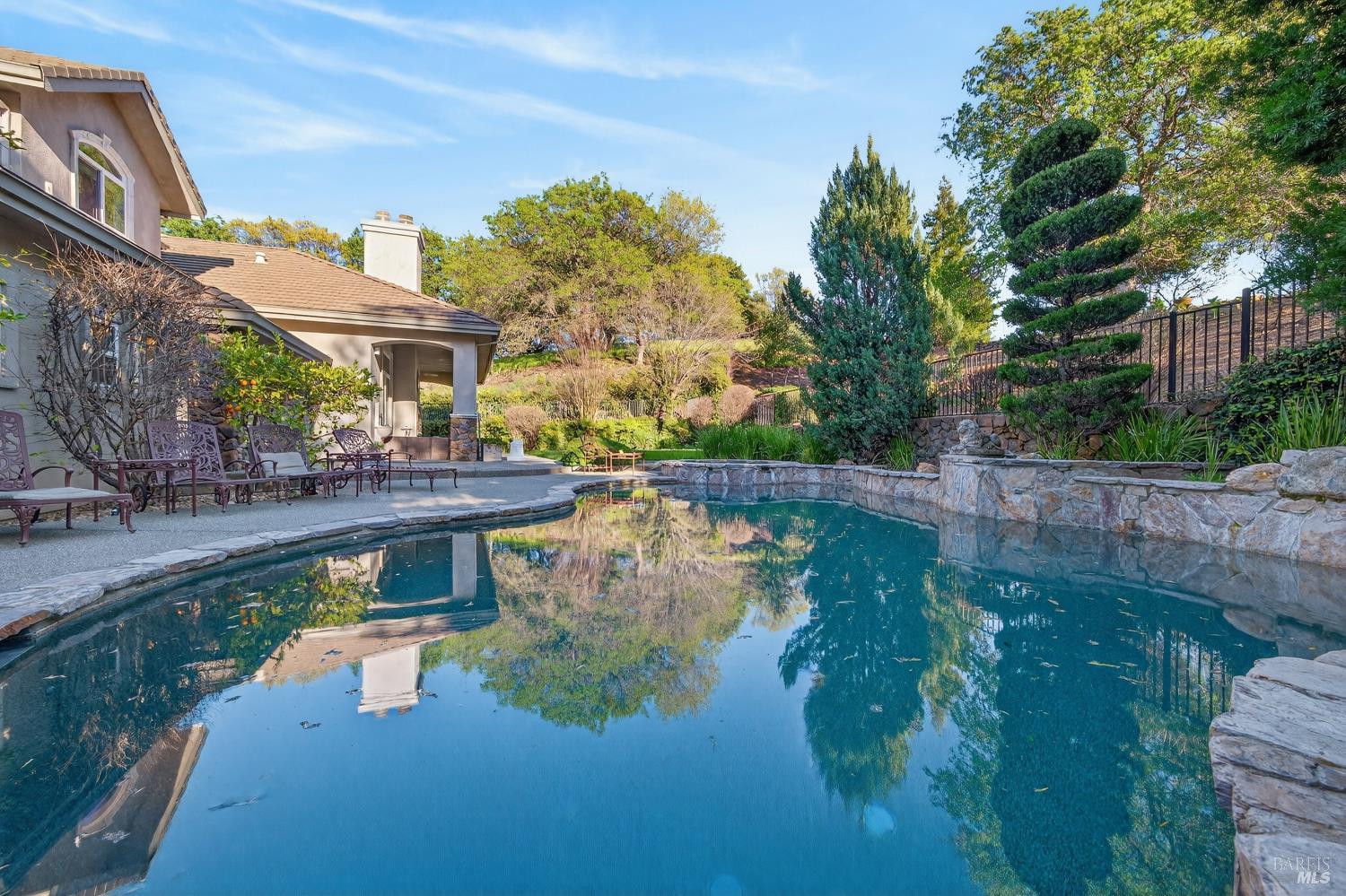 2054 PINECREST Court