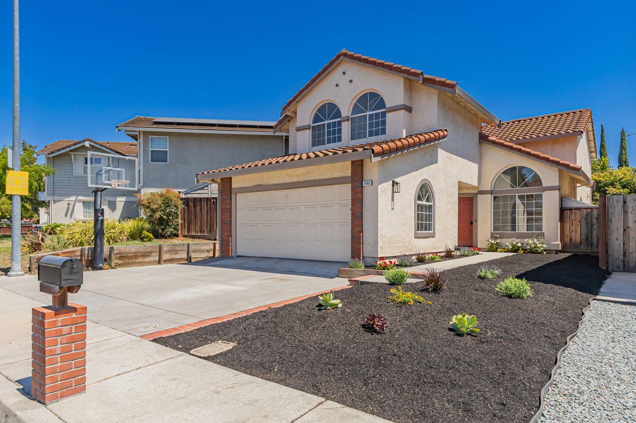 1082 Sandalwood LN