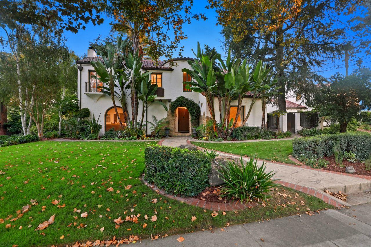 696 Margaret Street