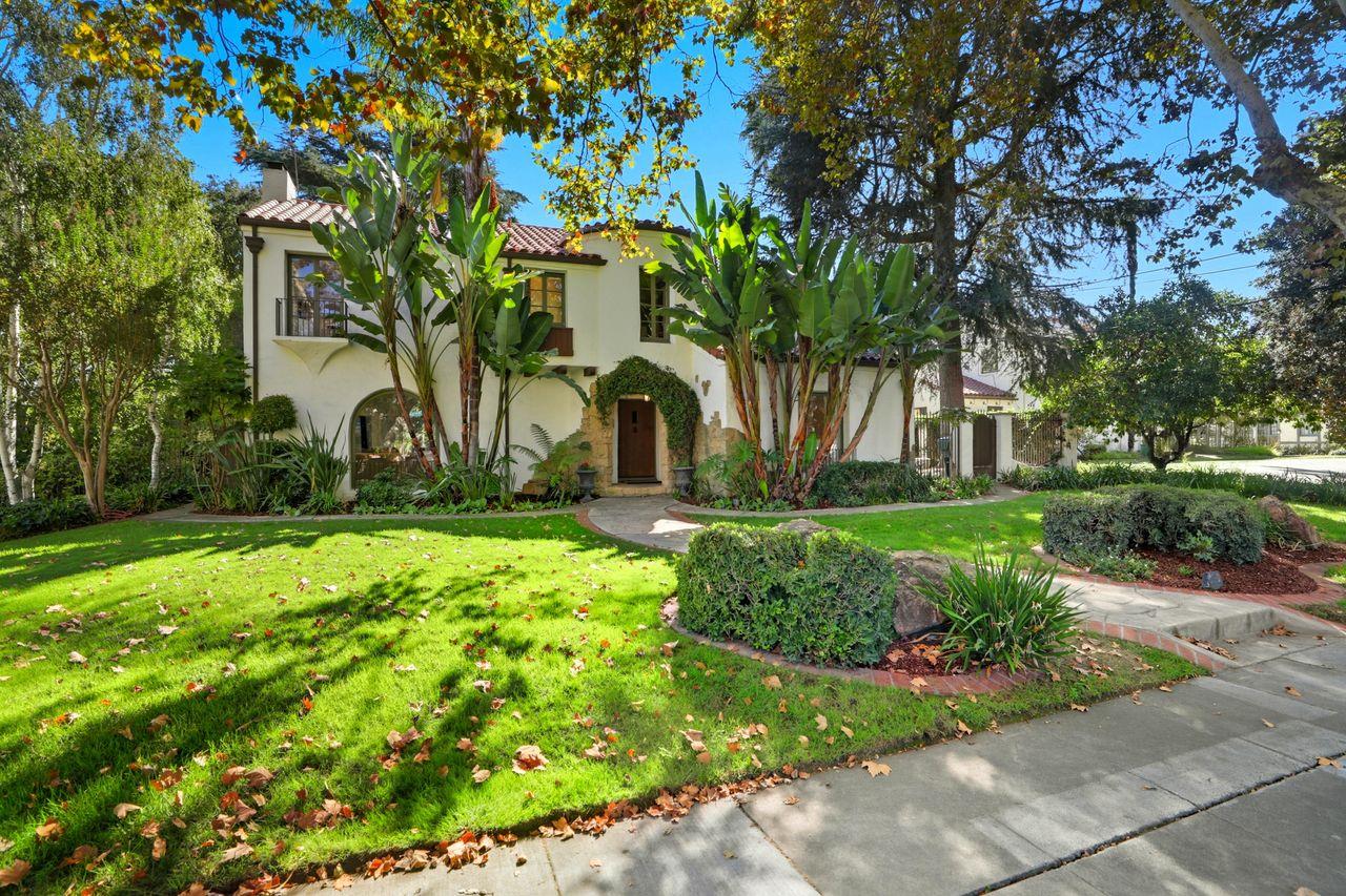 696 Margaret Street