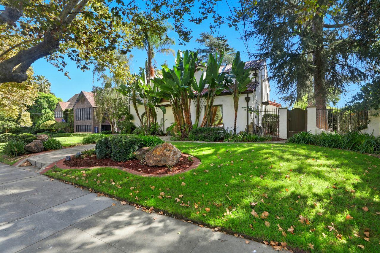 696 Margaret Street
