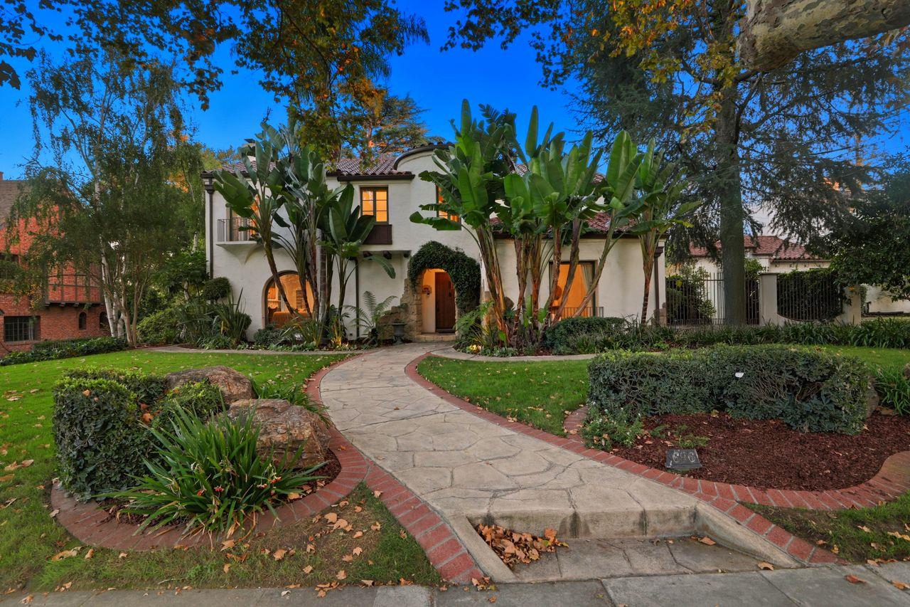 696 Margaret Street