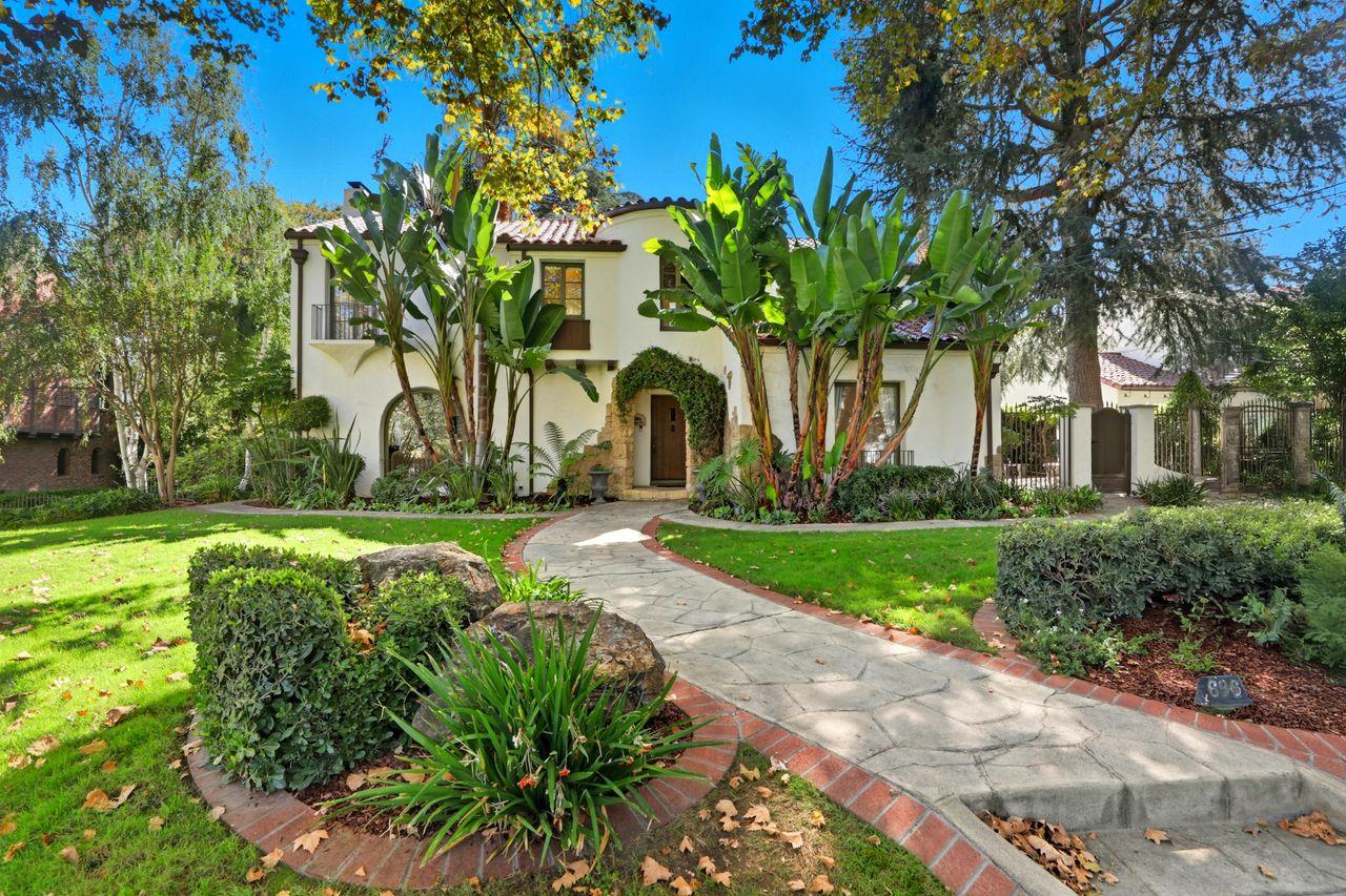 696 Margaret Street