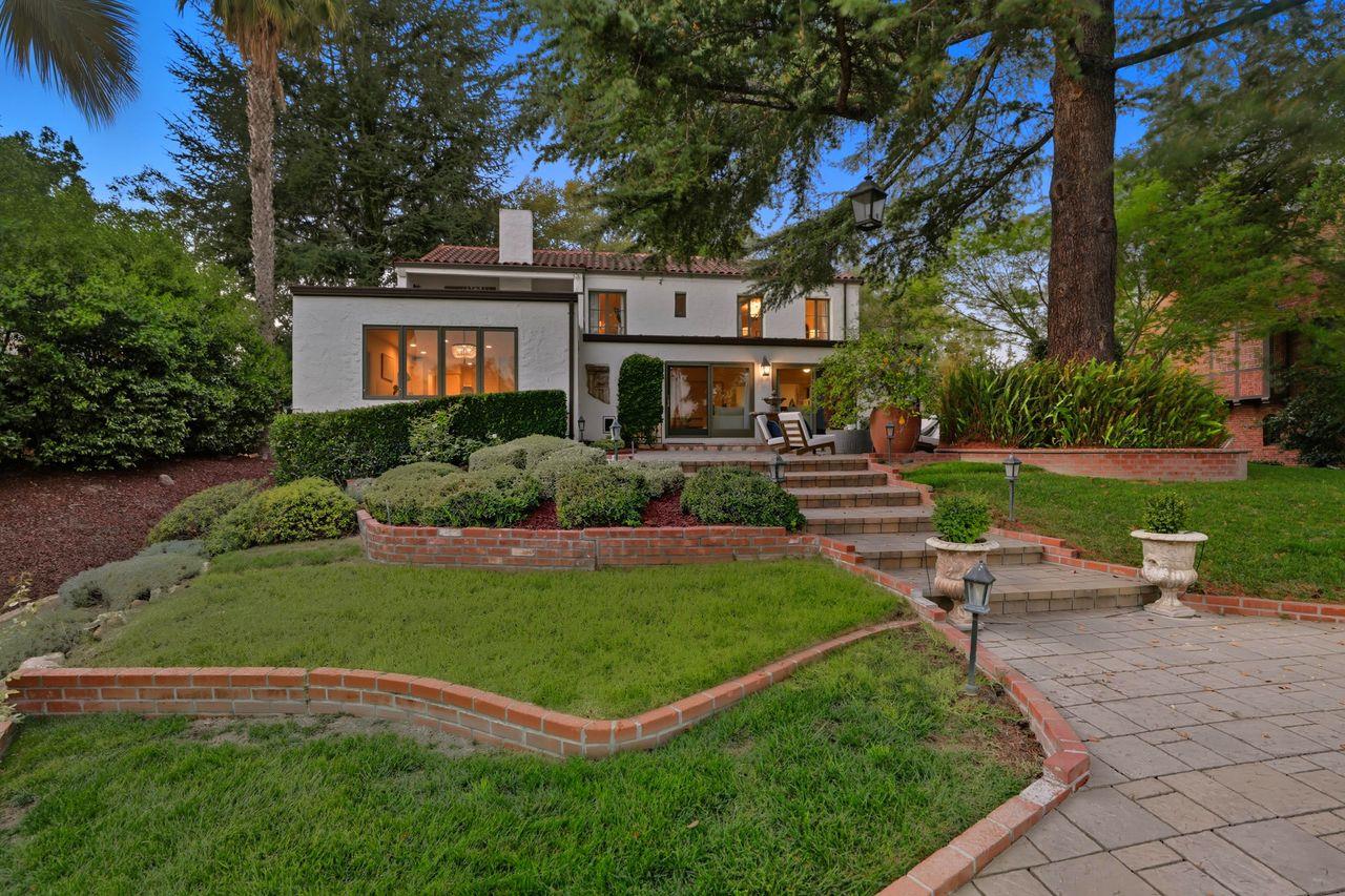 696 Margaret Street
