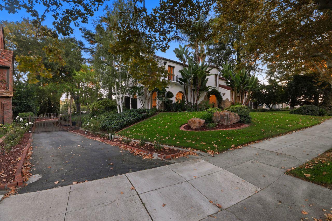 696 Margaret Street
